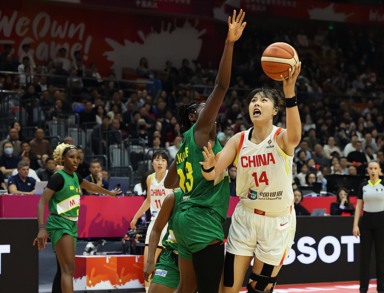 九游棋牌-又美又能打！李月汝归来轰21+11，中国女篮三大中锋闪耀无解