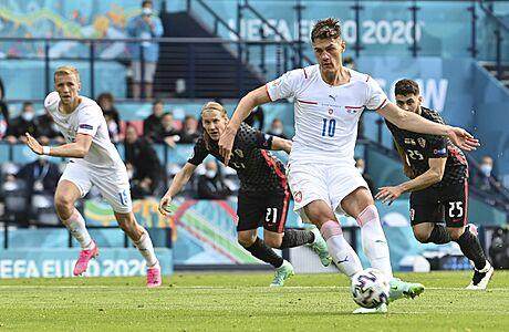 九游娱乐-鲜血换来一球一分 希克破门继续捷克迈向晋级线